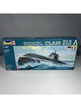 Revell 1/144 U212 A class German submarine (05019) Open Box